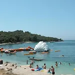 Comfortable Near The * Póla