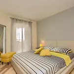 Comfortable Near The Póla