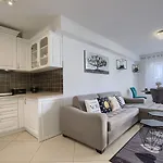 Comfortable Near The شقة *